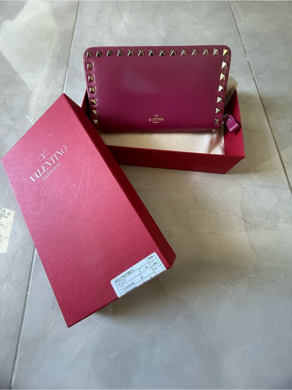 Valentino Garavani Rockstud Zip-Around Wallet in magenta